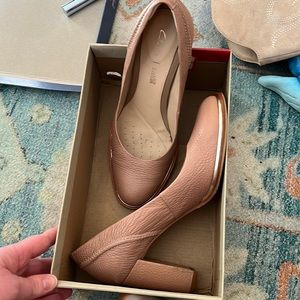 Clarks leather heels - 8.5 - super comfy and good quality for a heel - GUC